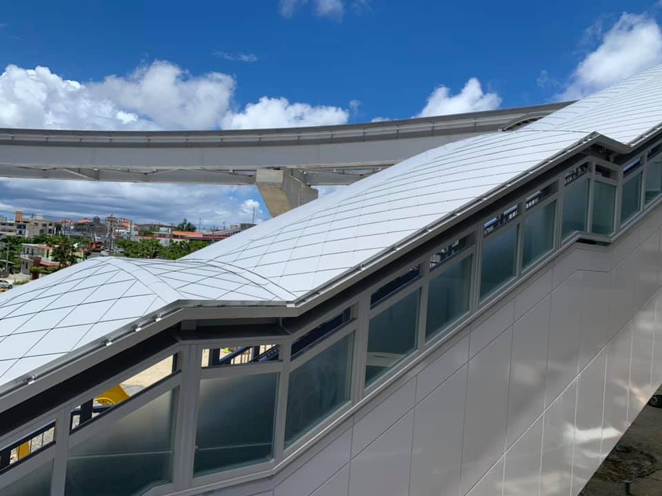 モノレール浦添前田駅・連絡通路の屋根施工